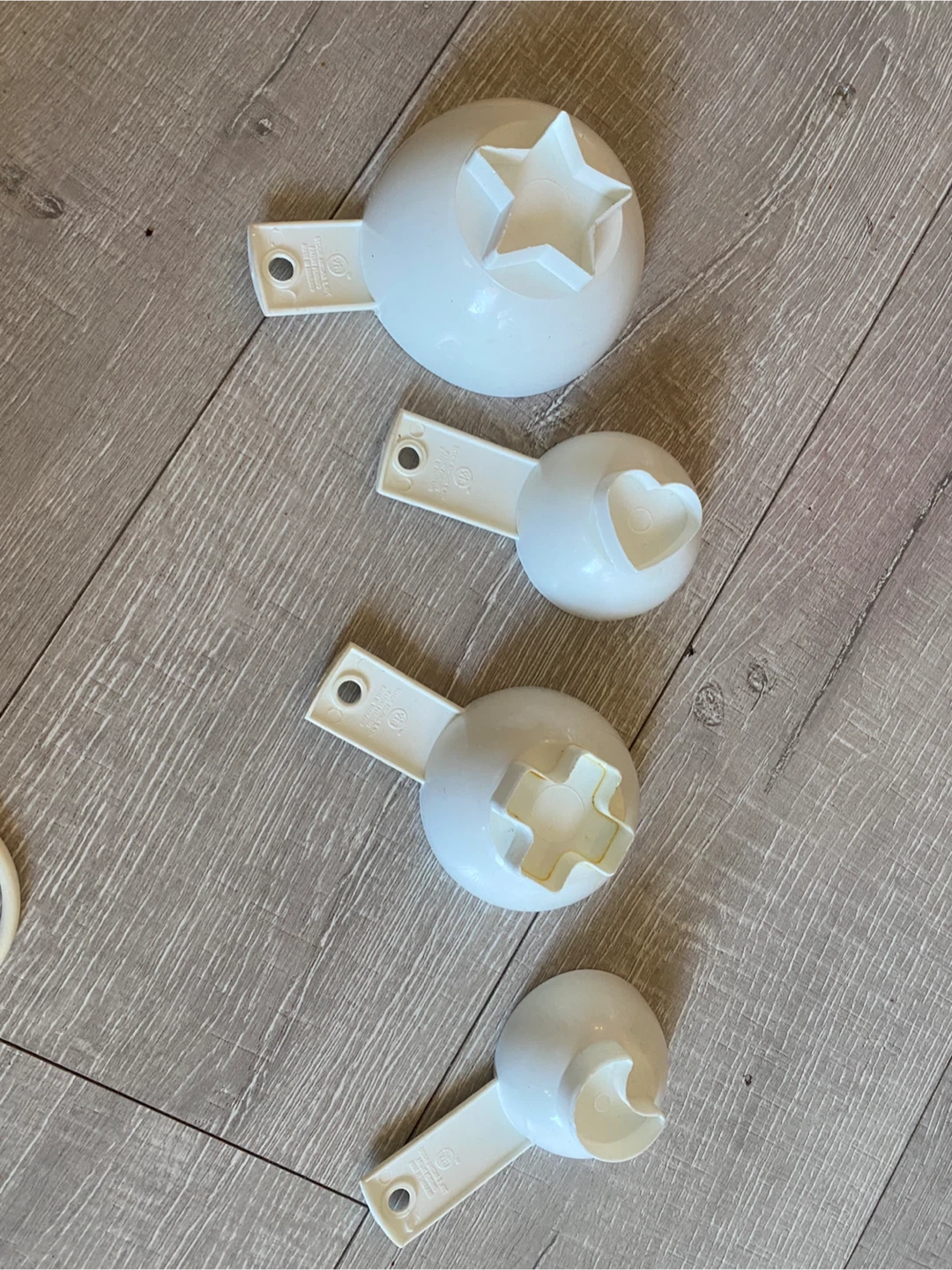 Set of 4 White Measuring Cups - photo 5