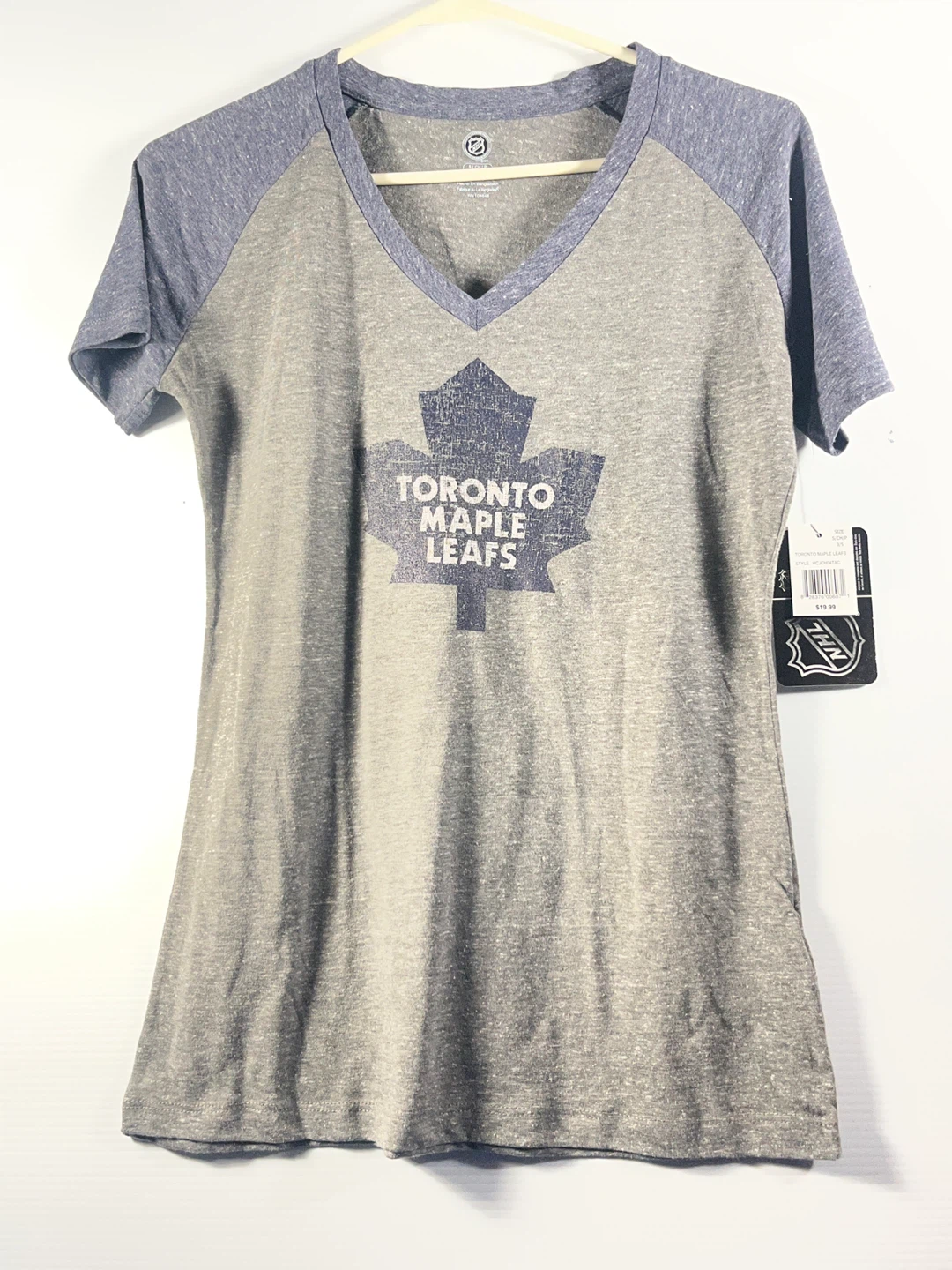 🔥 NWT Women's Toronto Maple Leafs V-Neck Shirt - Size S