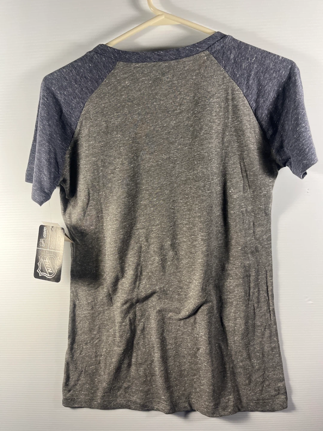 🔥 NWT Women's Toronto Maple Leafs V-Neck Shirt - Size S - photo 5