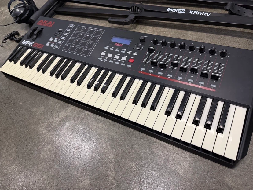 Akai MPK261 Keyboard Controller with Stand
