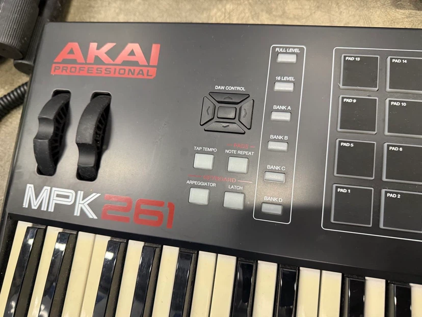 Akai MPK261 Keyboard Controller with Stand - photo 3
