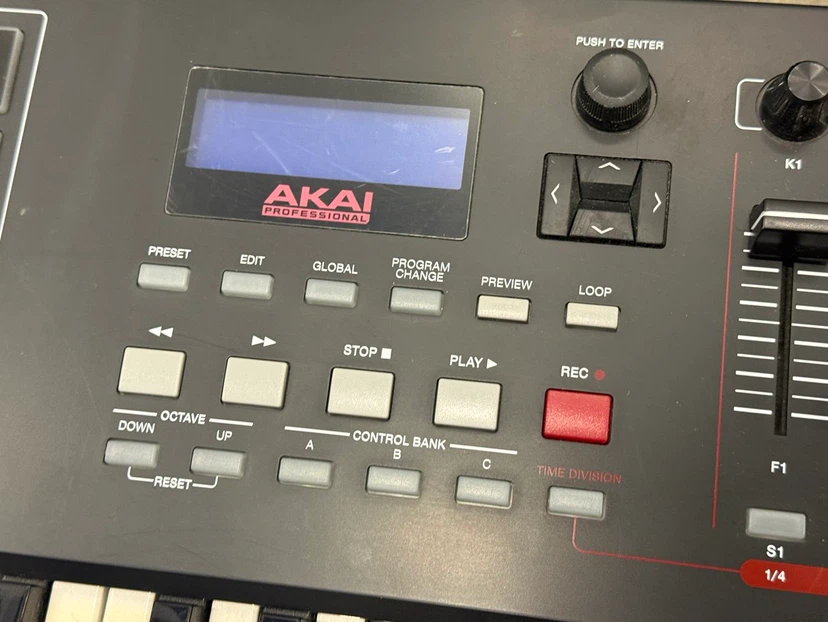 Akai MPK261 Keyboard Controller with Stand - photo 4