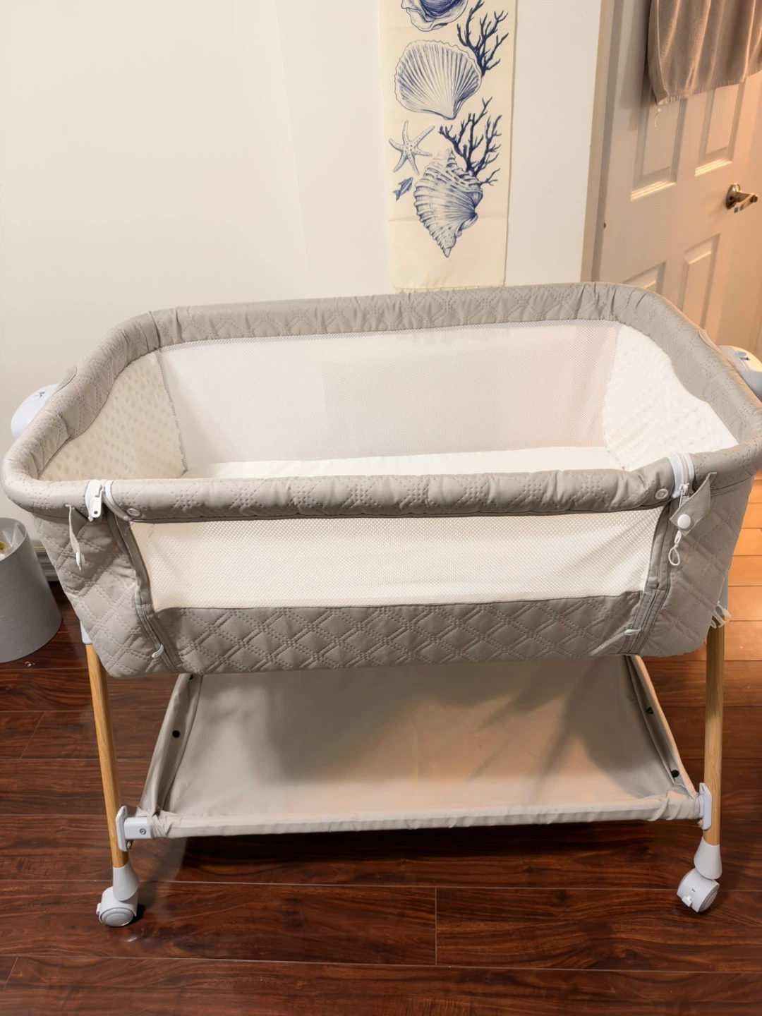 Baby bassinet with grey quilted fabric
