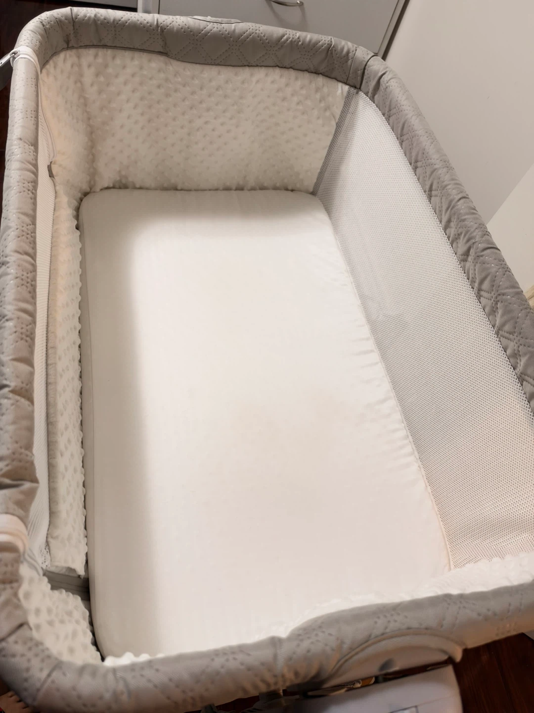 Baby bassinet with grey quilted fabric - photo 2