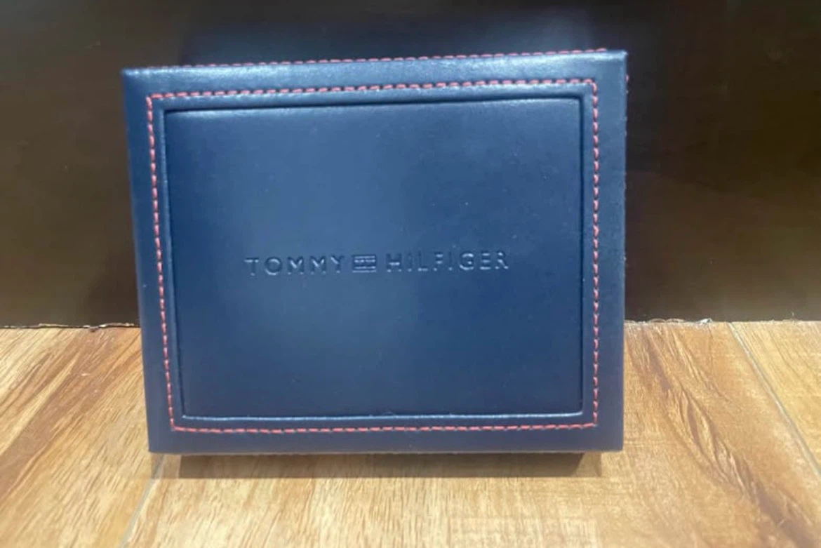 Tommy Hilfiger Leather Passcase Billfold Wallet - photo 2
