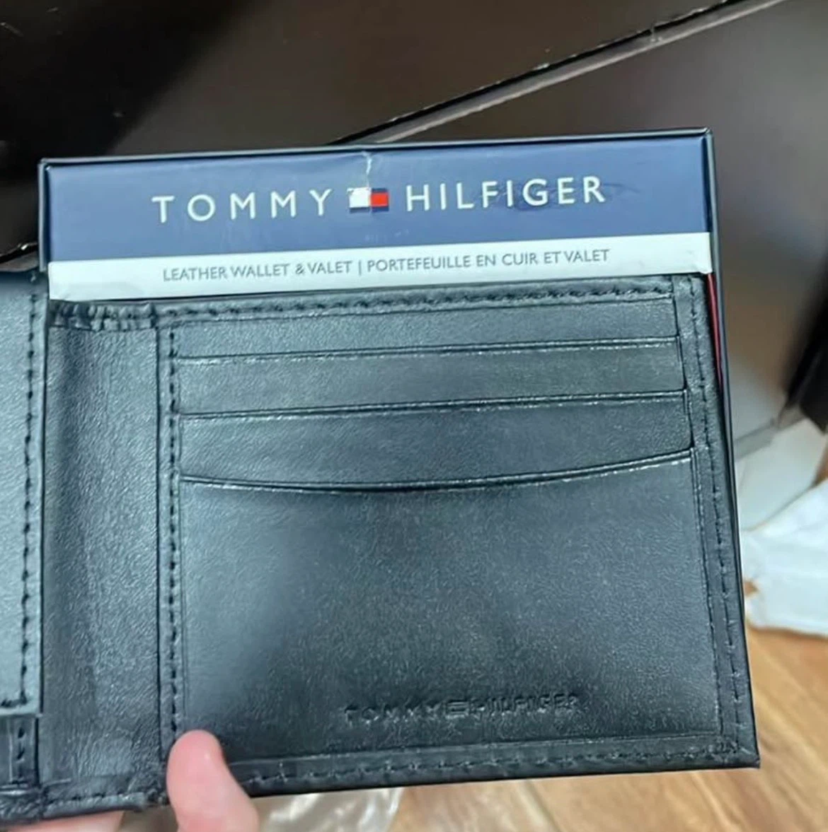Tommy Hilfiger Leather Passcase Billfold Wallet - photo 5