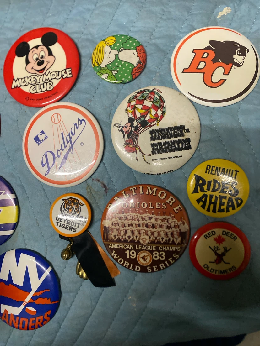 Collection of Vintage Sports and Disney Pins - photo 2