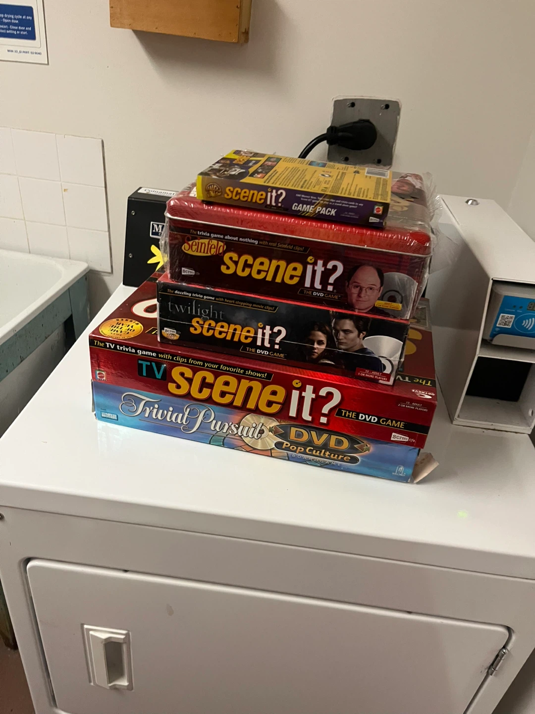 Scene It? and Trivial Pursuit DVD Board Game Bundle - photo 3
