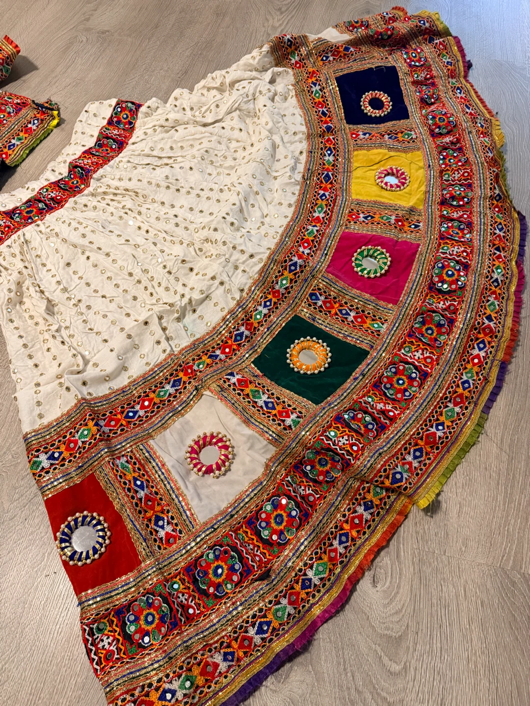Indian Traditional Embroidered Lehenga Choli - photo 3