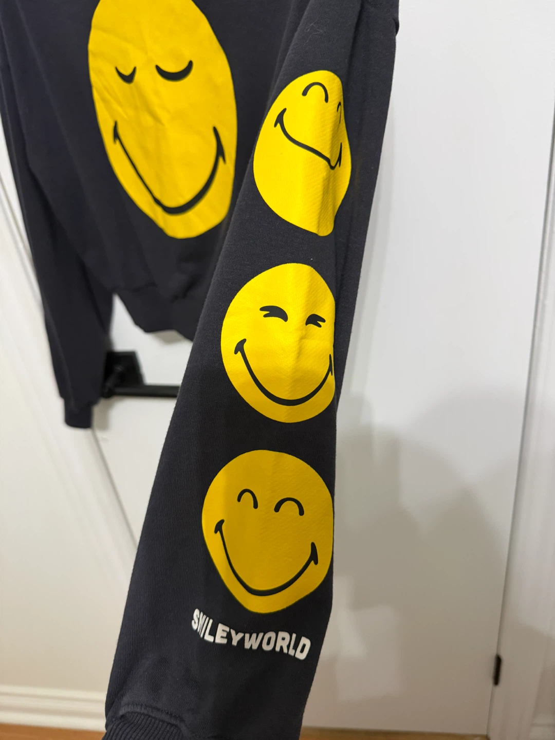 12/14 girls H&M Crop Happy face sweater - photo 3