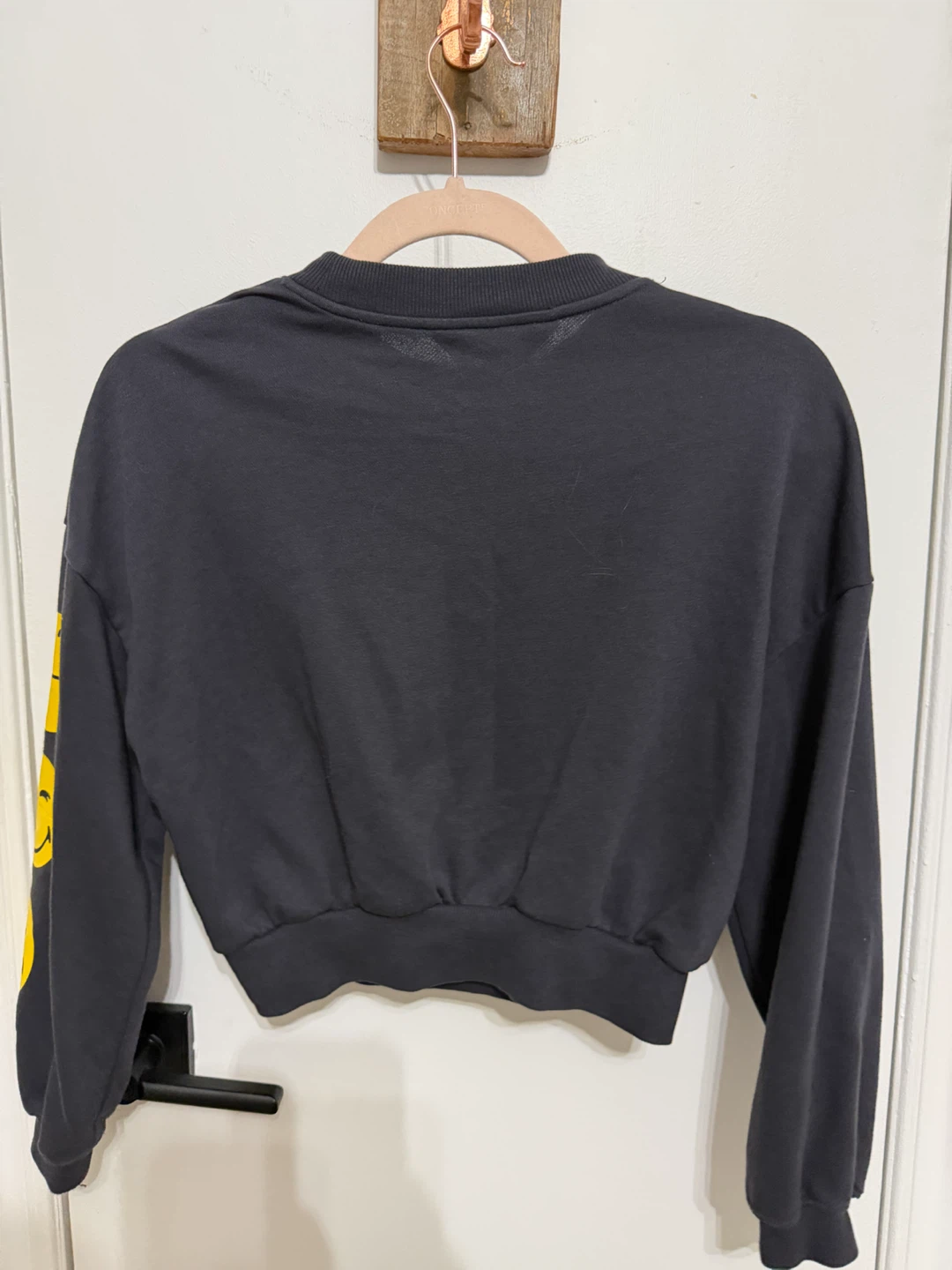 12/14 girls H&M Crop Happy face sweater - photo 4