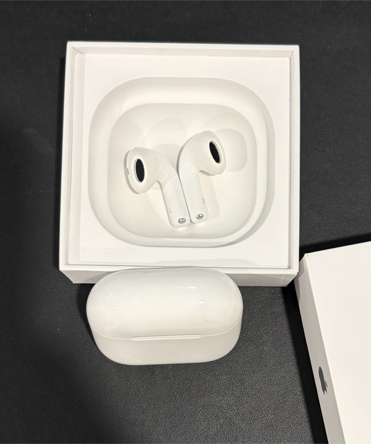AirPods 4
