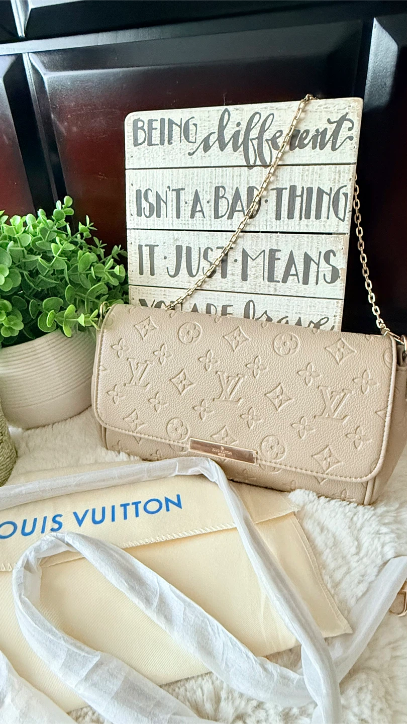 Bran New Louis Vuitton Monogram Purse - photo 2