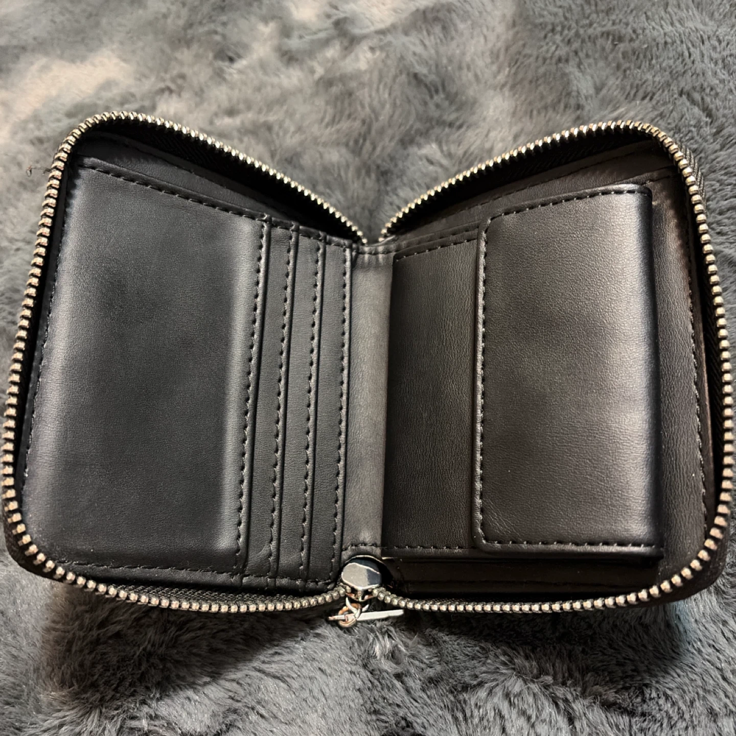 GUESS Los Angeles Zip-Around Wallet - photo 2