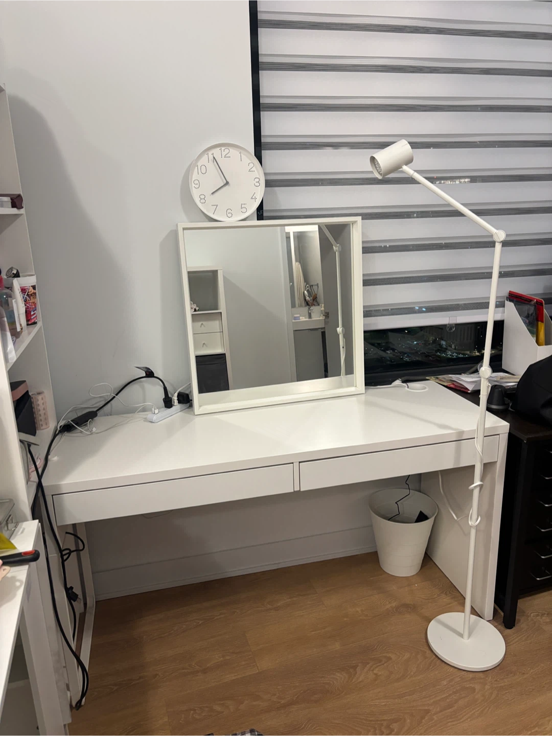 Table & mirror & clock & lamp