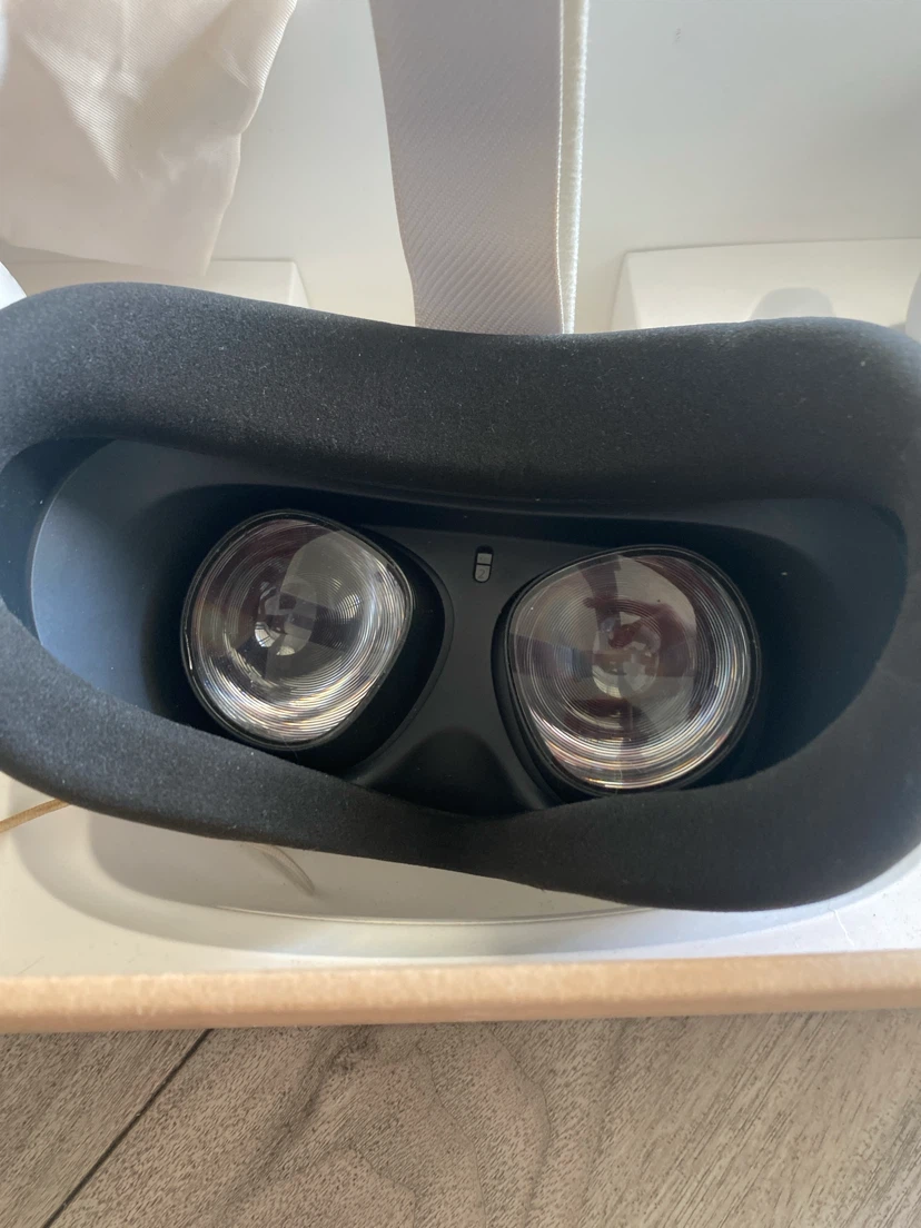 Meta Quest 2 VR Headset - photo 2