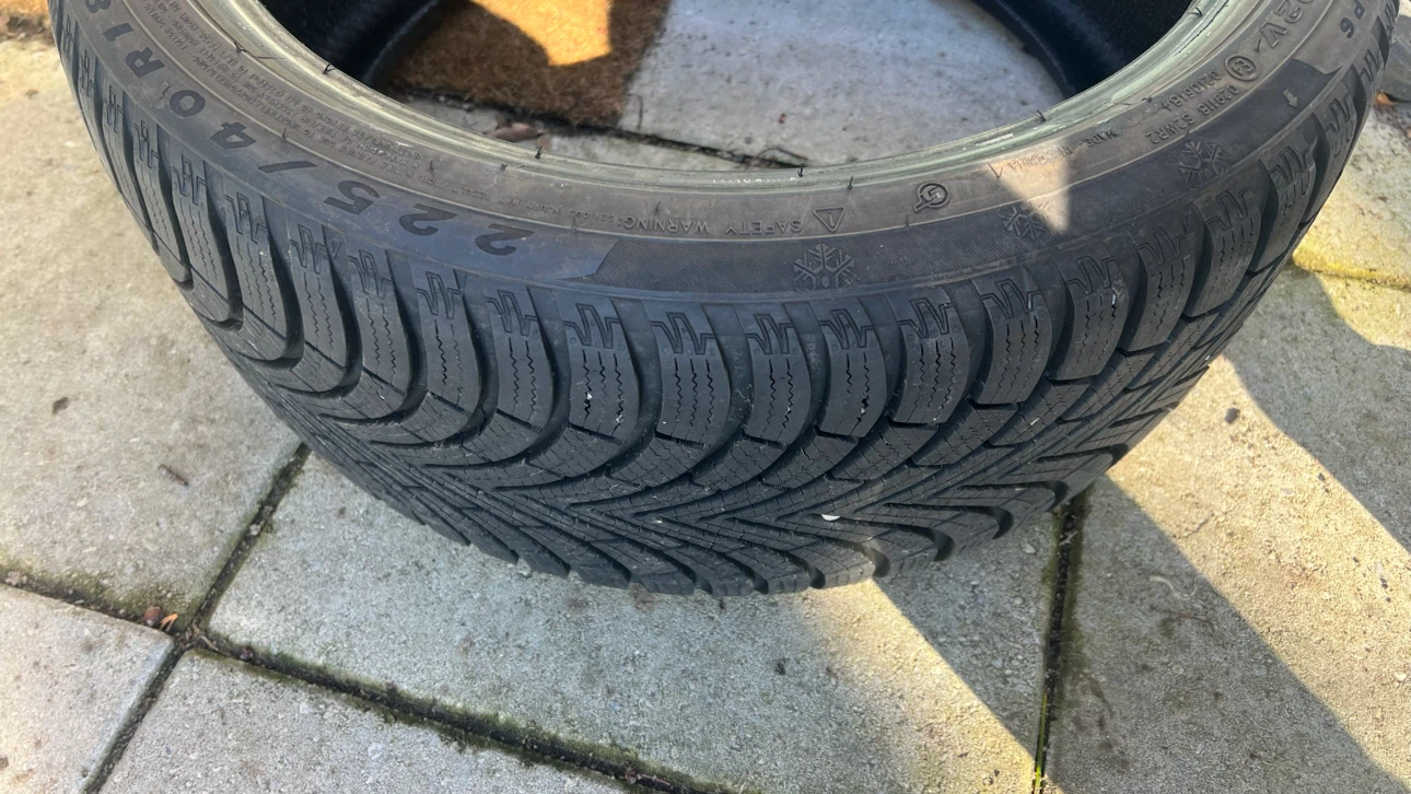 225/40R18 - photo 3