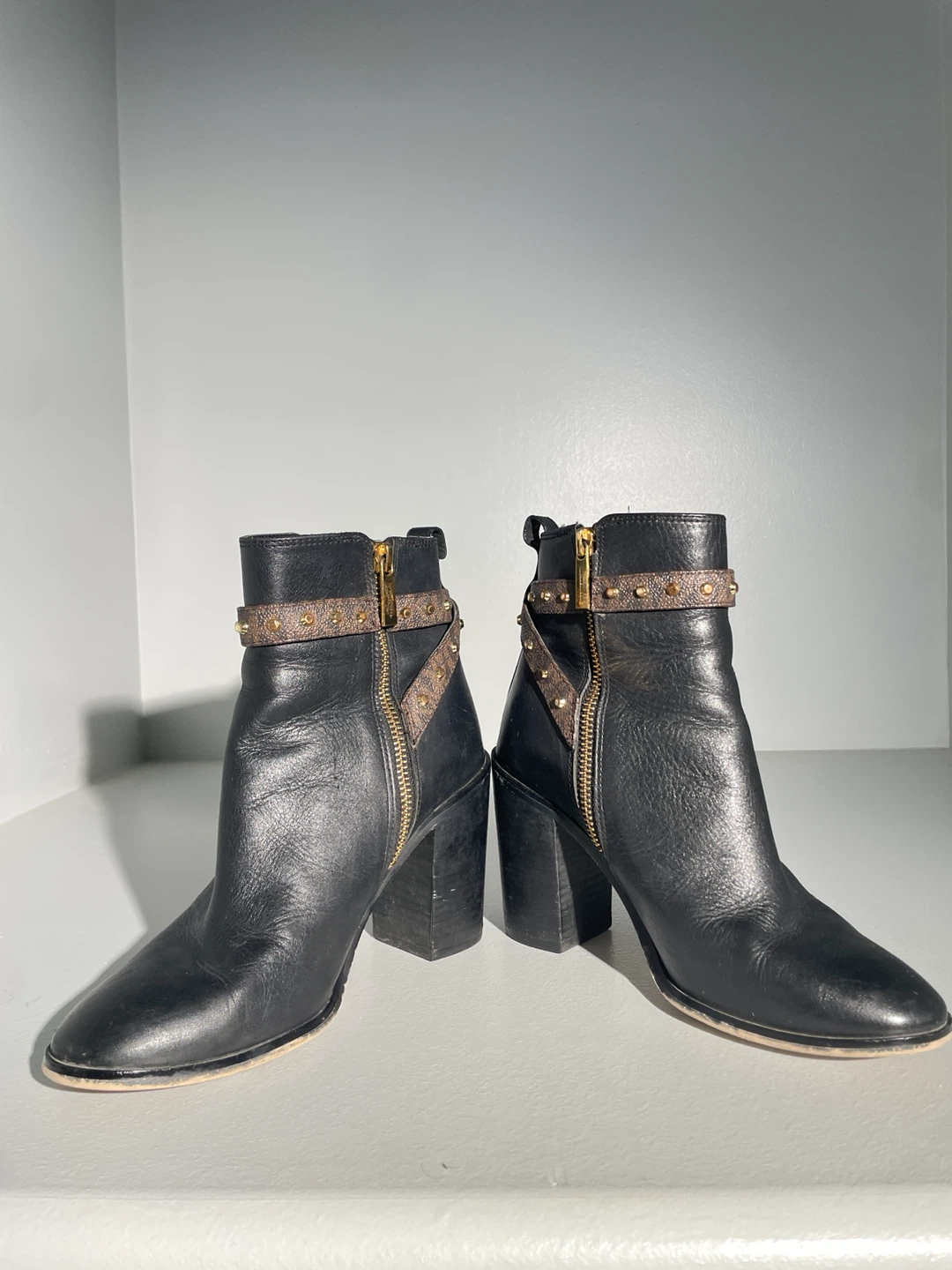 Michael Kors Black Leather Ankle Boots - photo 4