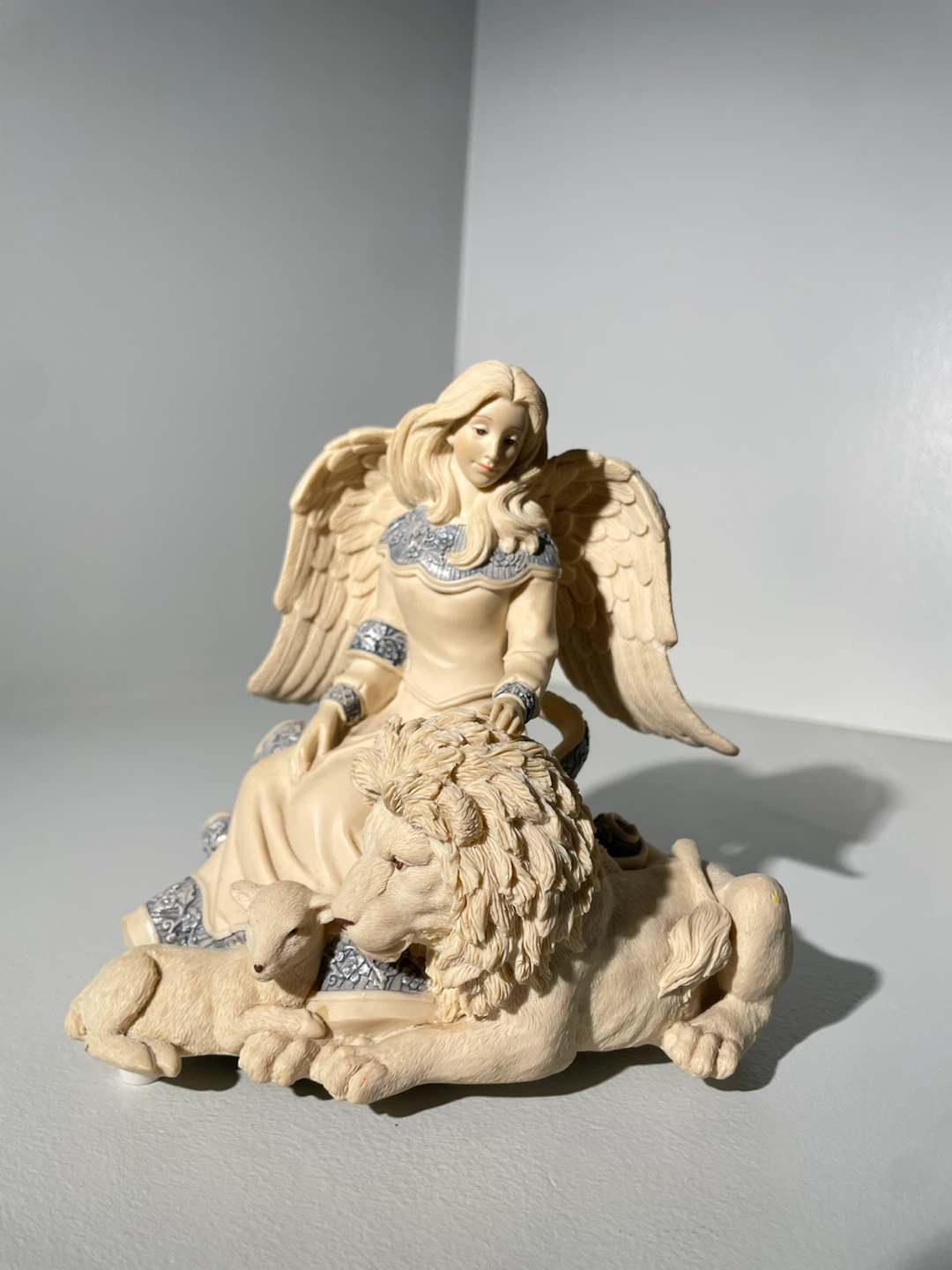 Sarah's Angels Musical Figurine 2006