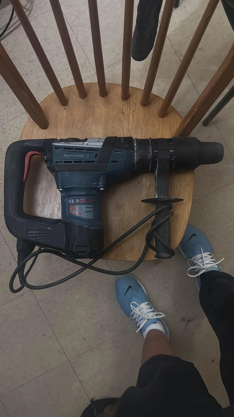 Bosch RH540M SDS-Max Hammer Drill - photo 2