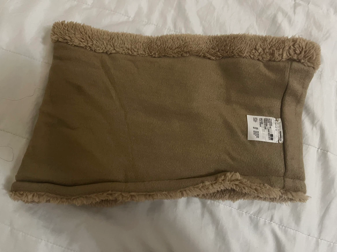 Uniqlo Faux Fur Neck Warmer - photo 2