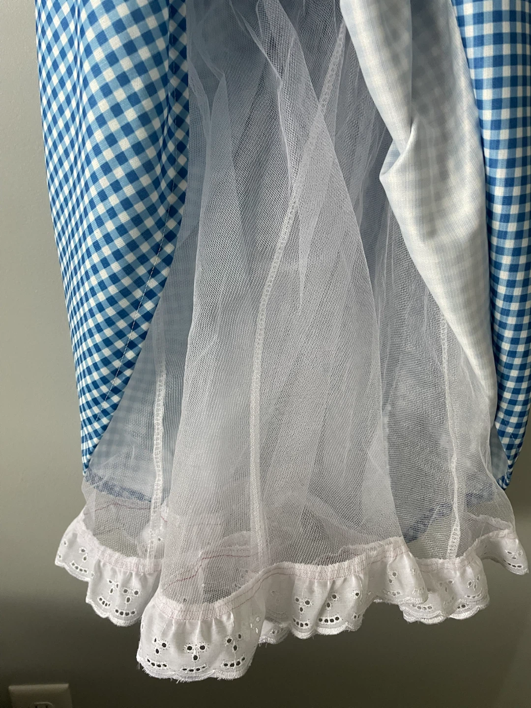 Dorothy Wizard of Oz Costume - photo 4