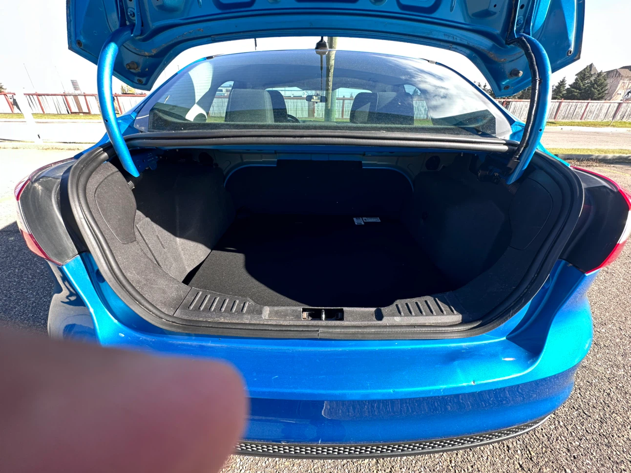 Blue Ford Focus SE Sedan - photo 4