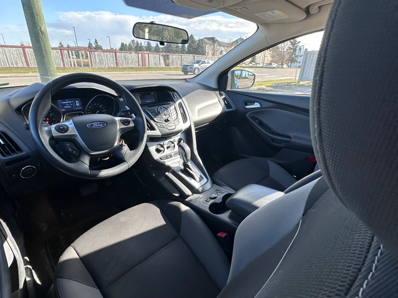 Blue Ford Focus SE Sedan - photo 5