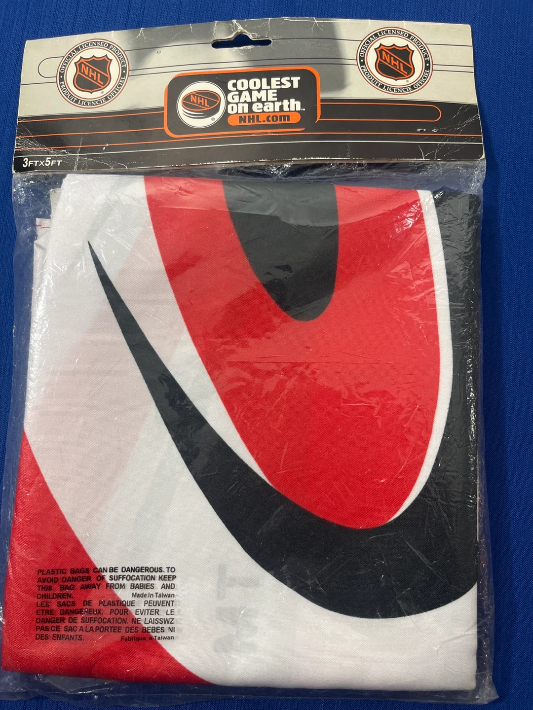 VINTAGE 90s/00s CAROLINA HURRICANES FLAG – BRAND NEW & SEALED! 🔥 - photo 3
