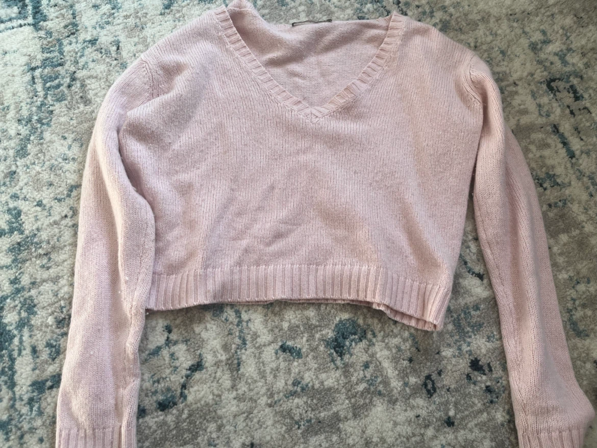 Brandy Melville Light Pink V-Neck Sweater
