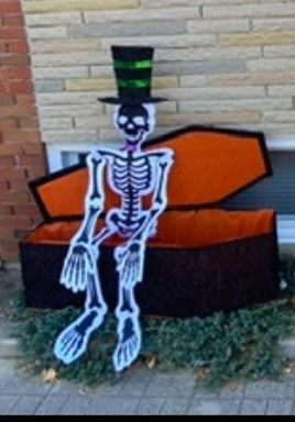 Home Accents 4ft Tinsel Coffin with Skeleton