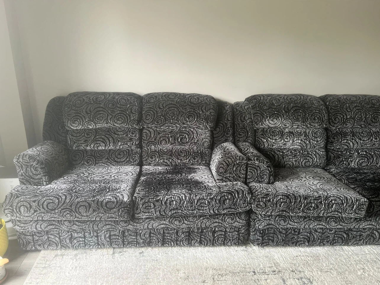 Must go this week — two-piece sofa set: 3-seater + 2-seater - photo 2