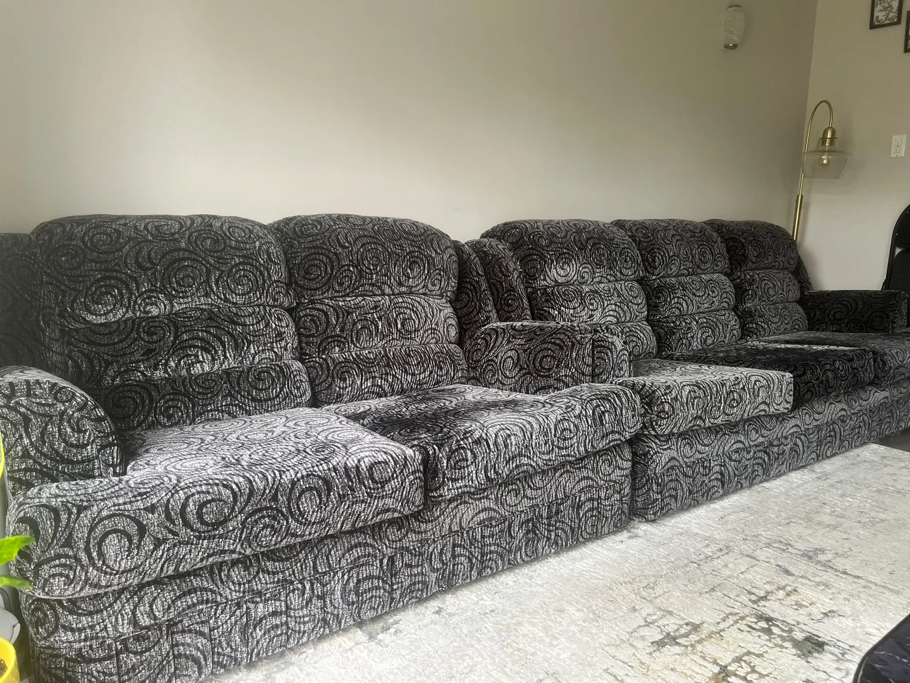 Must go this week — two-piece sofa set: 3-seater + 2-seater - photo 5