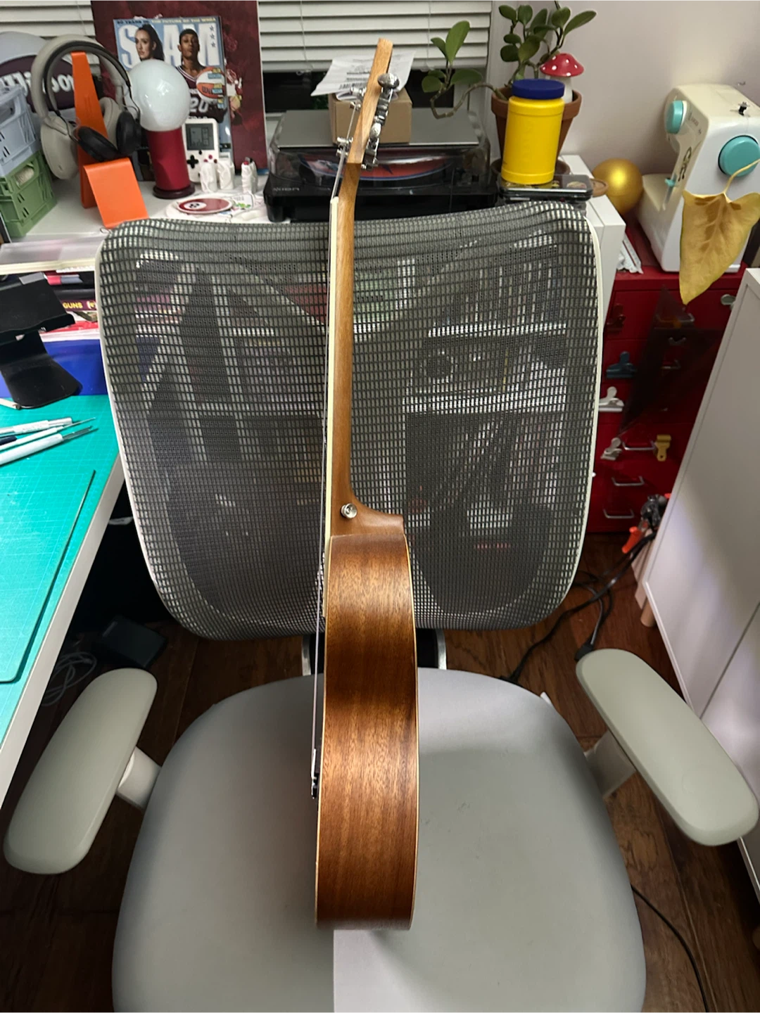 Kmise Concert Ukulele (Needs to repair one string) - photo 3