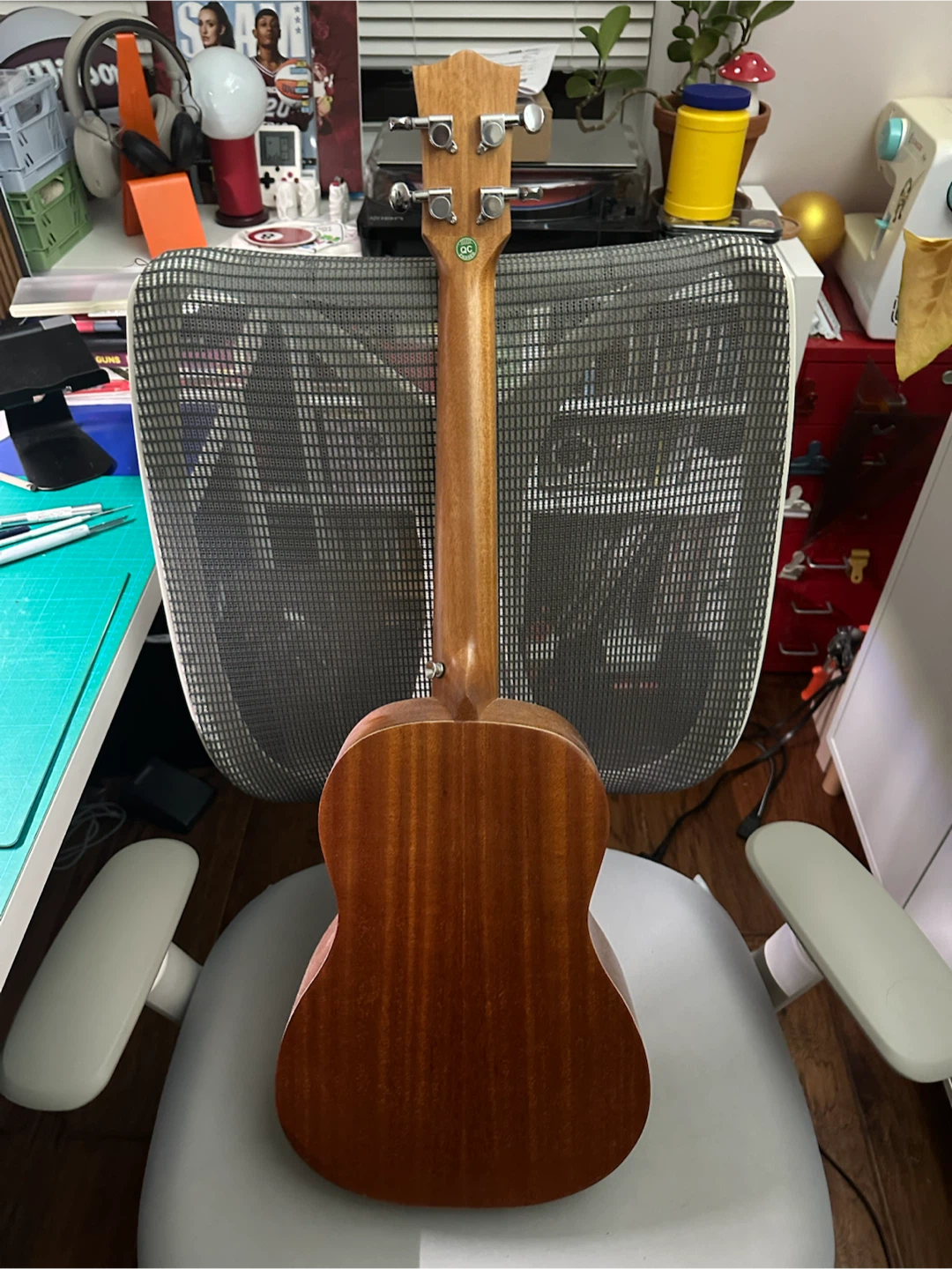 Kmise Concert Ukulele (Needs to repair one string) - photo 4