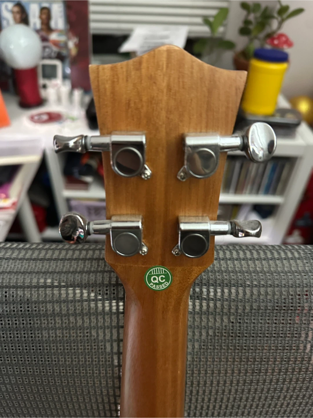 Kmise Concert Ukulele (Needs to repair one string) - photo 5
