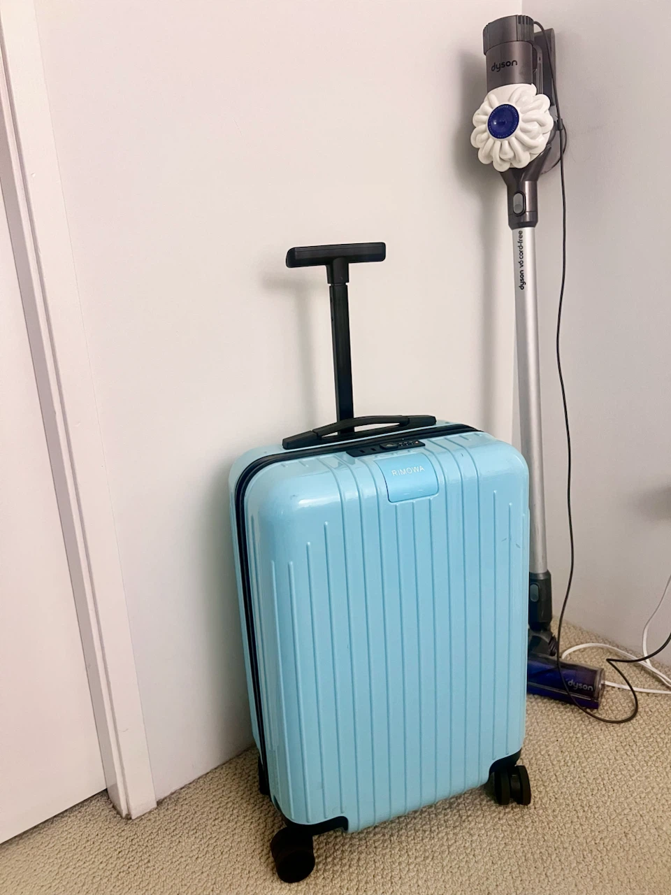 Rimowa Essential Lite Cabin Carry-On Luggage - photo 2