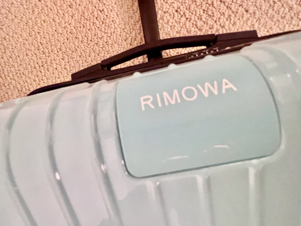 Rimowa Essential Lite Cabin Carry-On Luggage - photo 3
