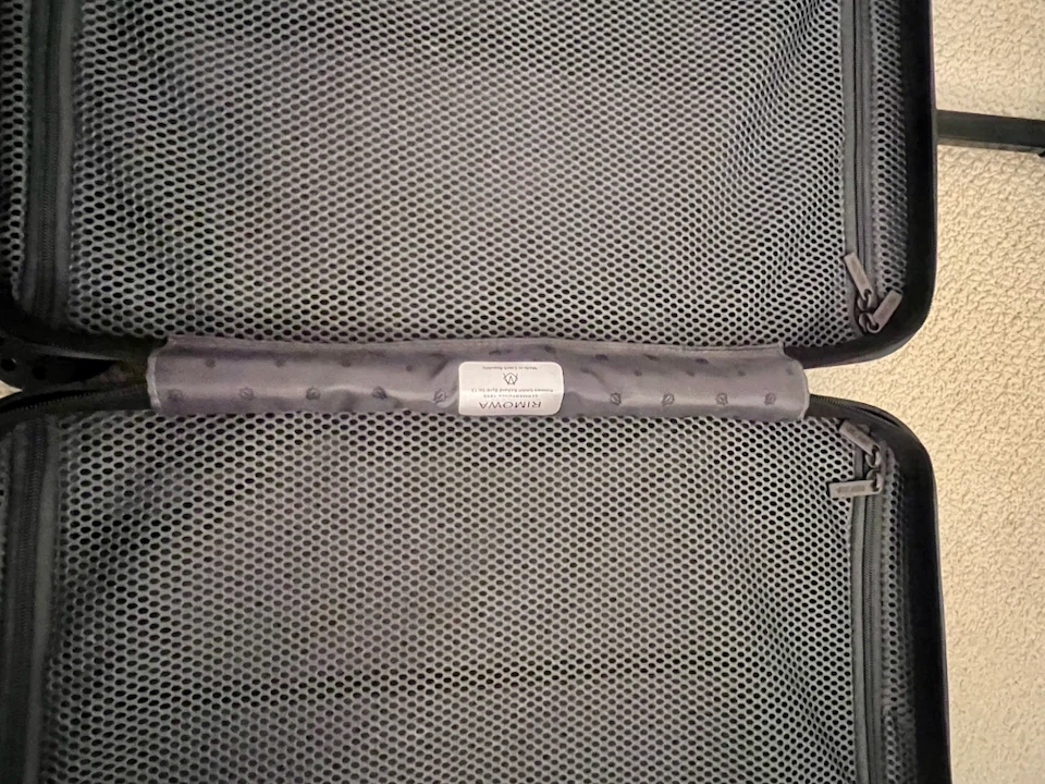 Rimowa Essential Lite Cabin Carry-On Luggage - photo 5