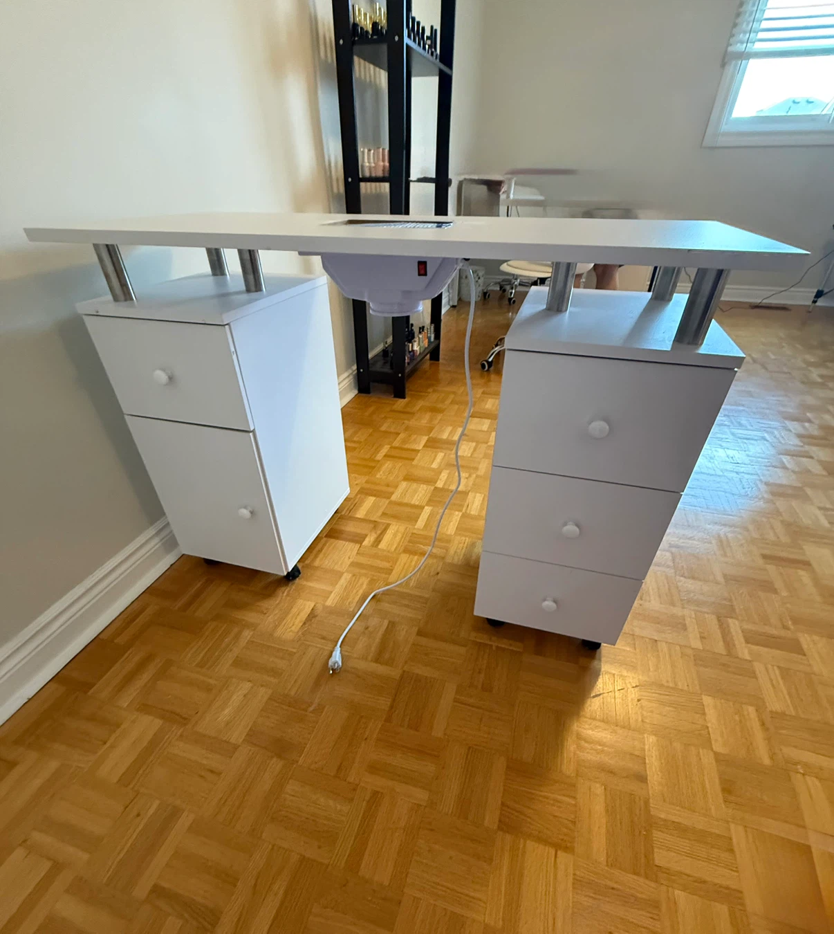 Manicure Table