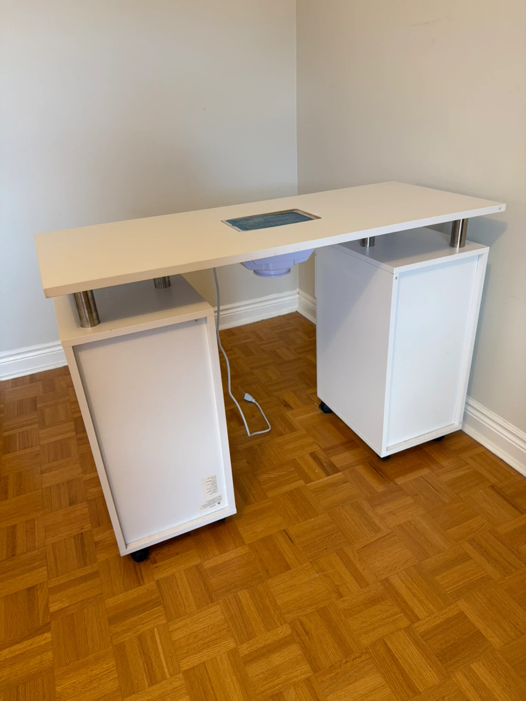 Manicure Table - photo 2