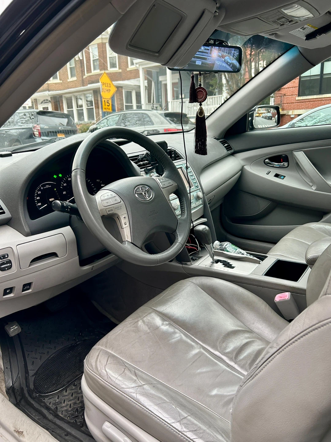 Toyota Camry Hybrid - photo 3