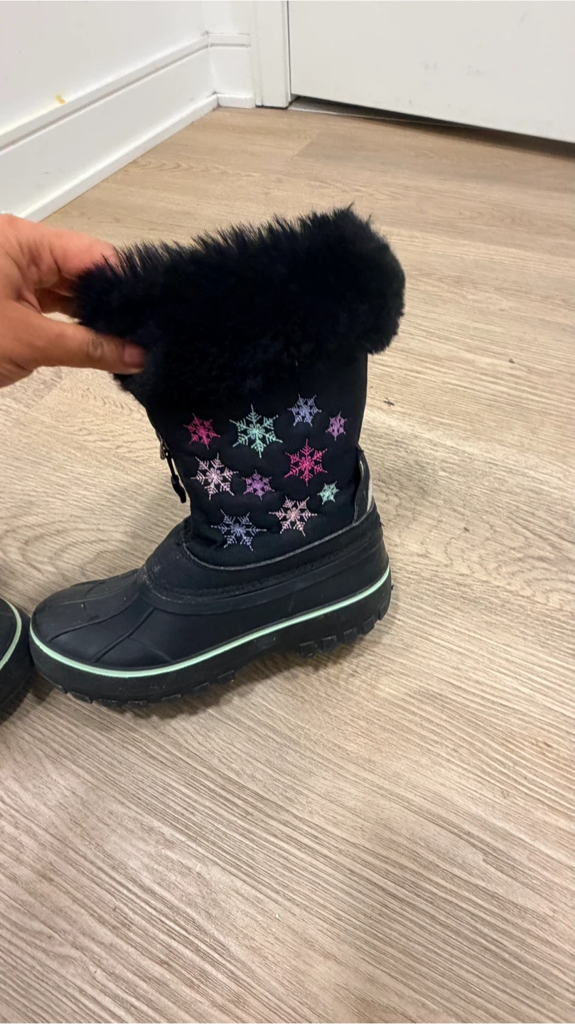 Girls Size 2 Black Snowflake Winter Boots/ Shoes - photo 3