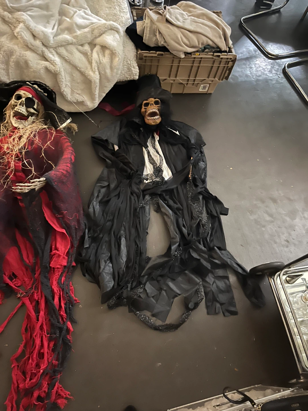 Two Halloween Skeleton Hanging Decorations - photo 3