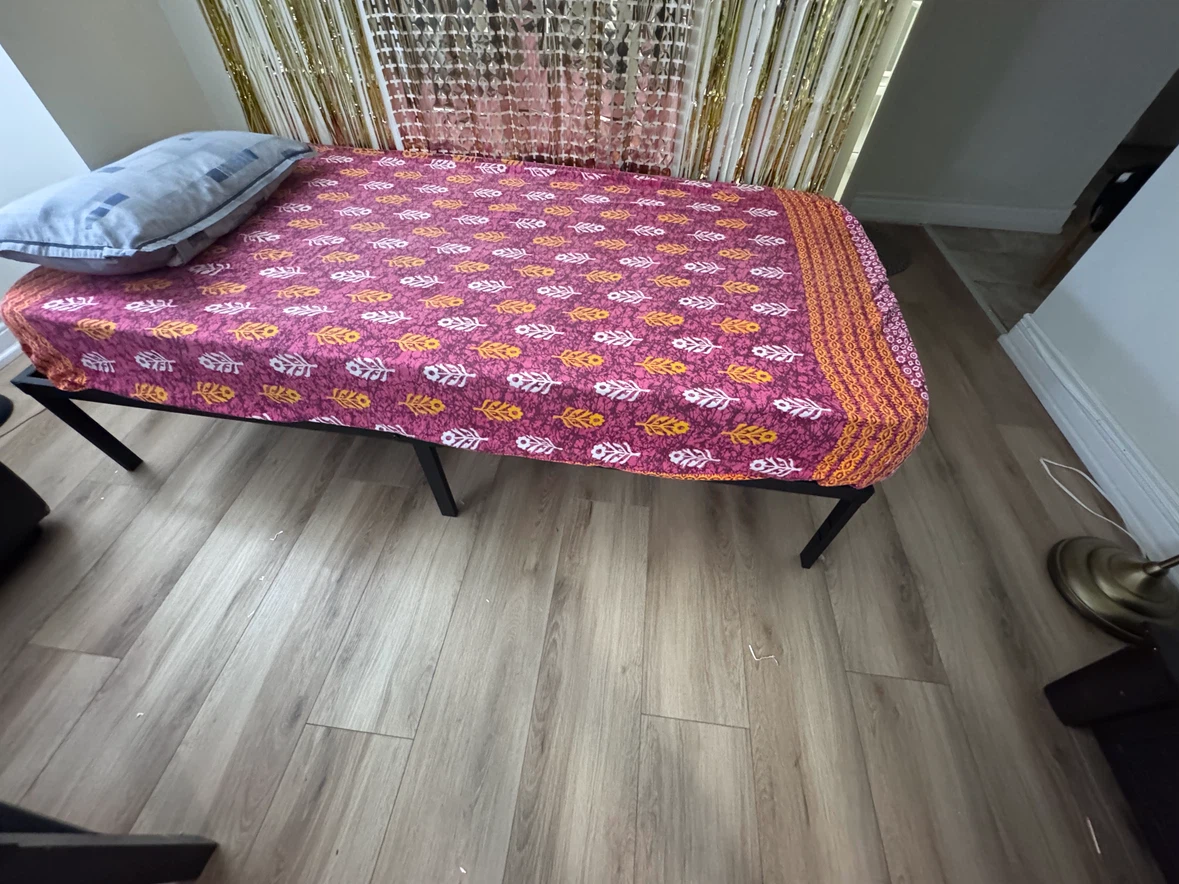 Twin size metal Bed Frame - photo 2