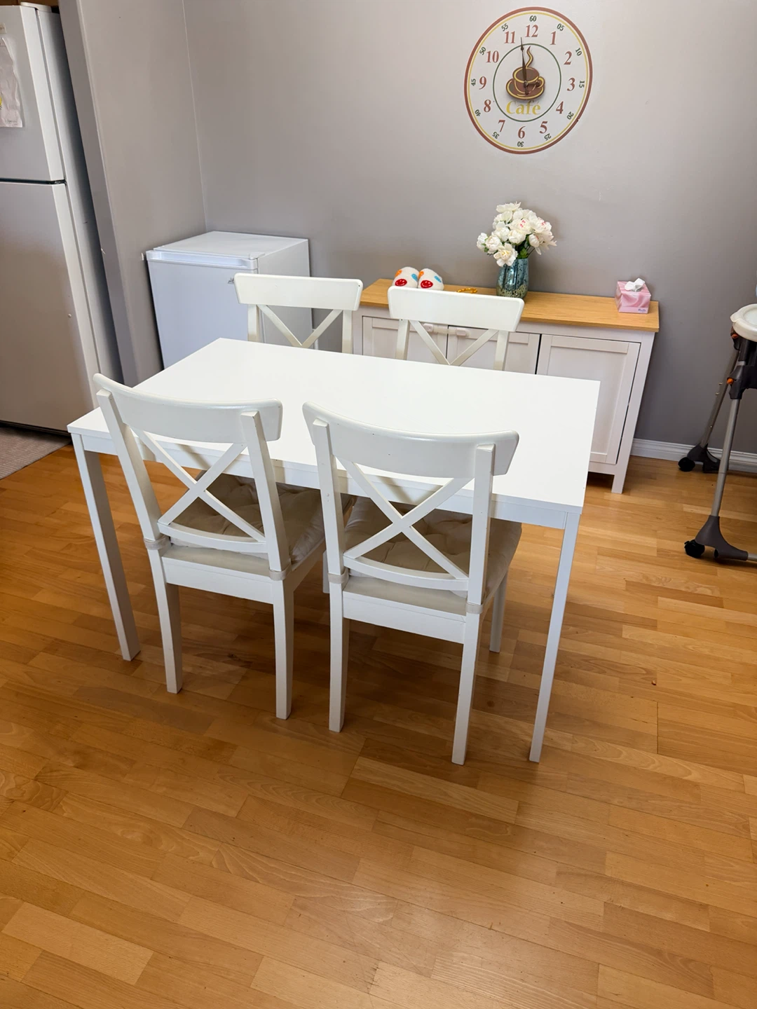 IKEA EKEDALEN Extendable Table and 4 Chairs - photo 4