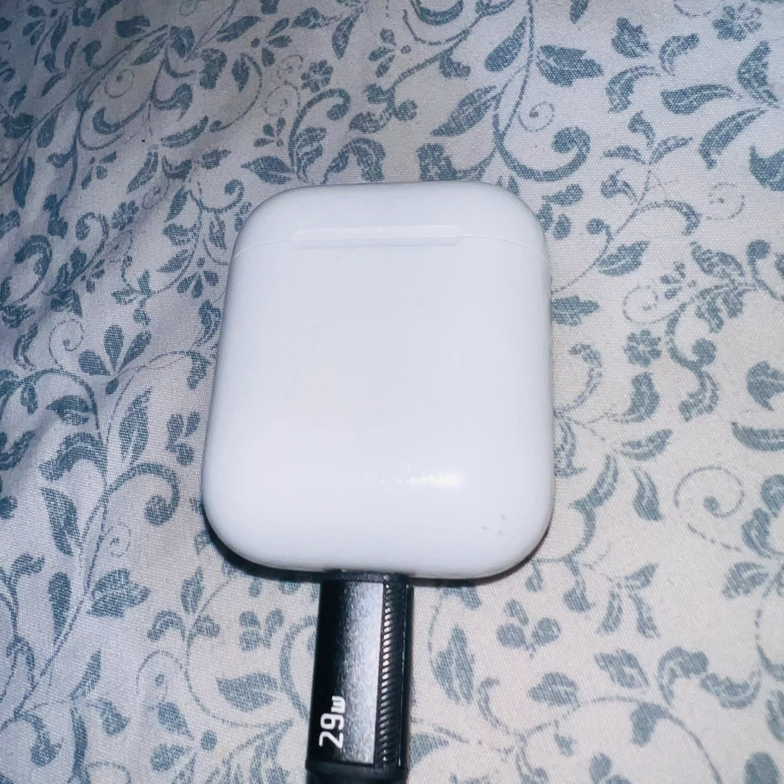 Apple AirPods 2nd gen - photo 2