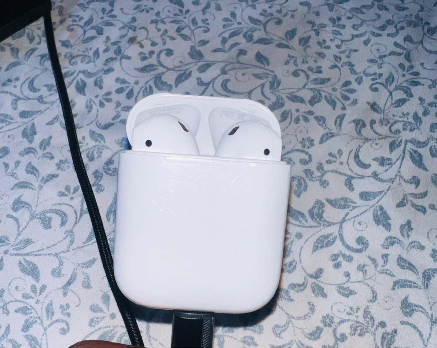 Apple AirPods 2nd gen - photo 4