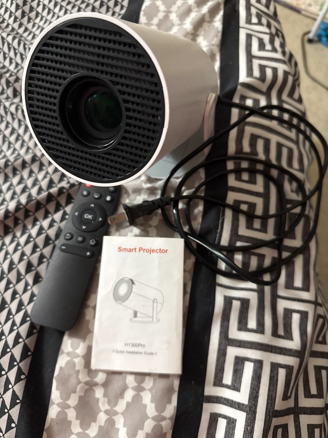 HY300Pro Smart Projector - photo 2