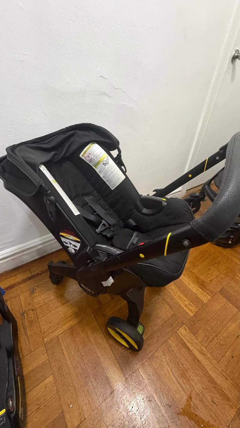 Doona Car Seat and Stroller with Base dos cover  y bulto - photo 4